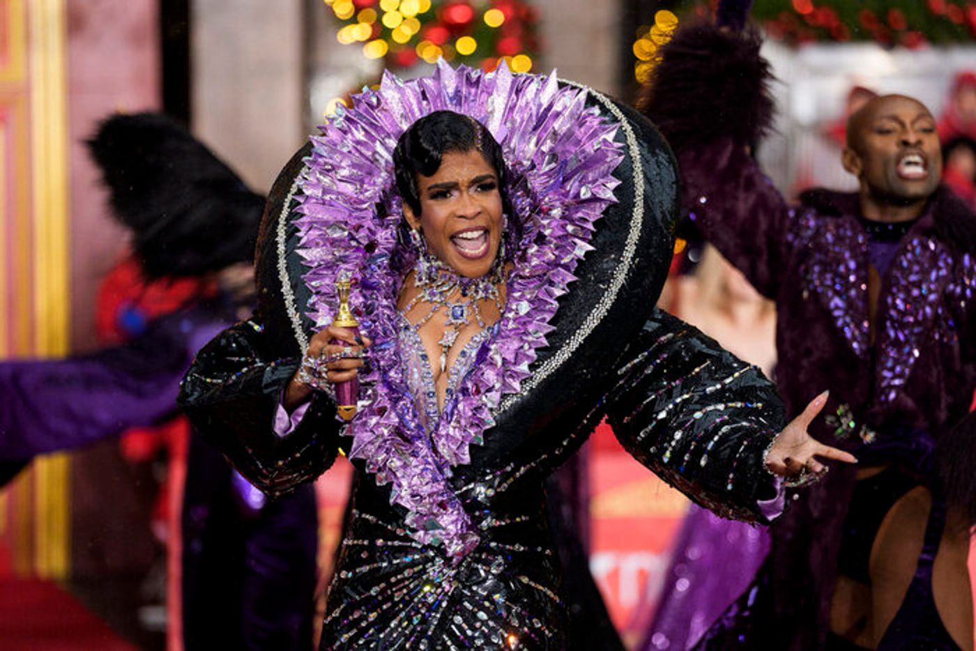Photos: DEATH BECOMES HER, Idina Menzel, & More at the Macy's Thanksgiving Day Parade  Image