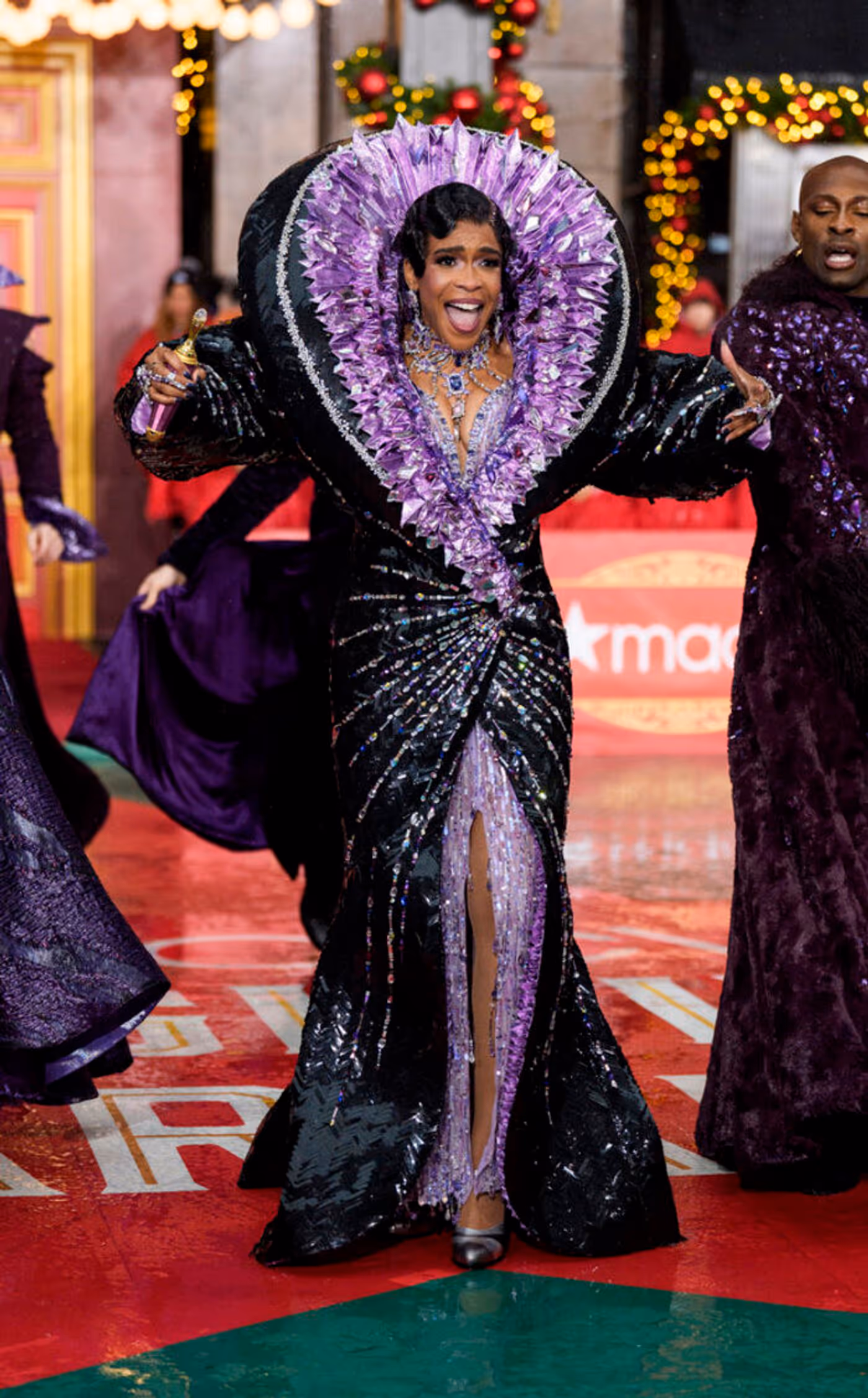 Photos: DEATH BECOMES HER, Idina Menzel, & More at the Macy's Thanksgiving Day Parade  Image