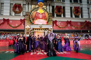 Michelle Williams in "Death Becomes Her" Broadway Performance Photo