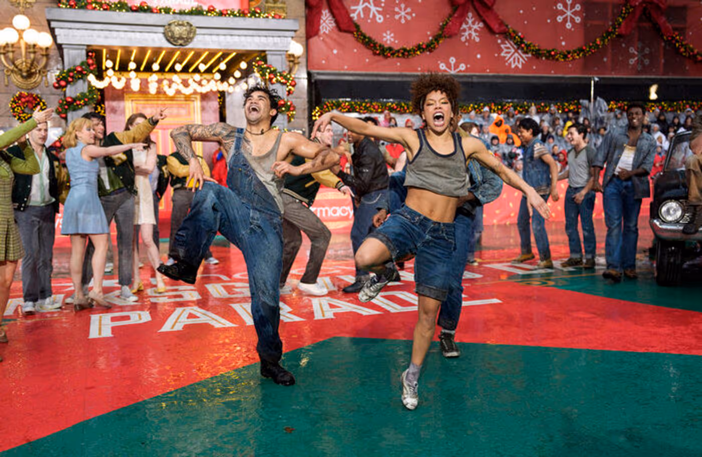 Photos: DEATH BECOMES HER, Idina Menzel, & More at the Macy's Thanksgiving Day Parade  Image