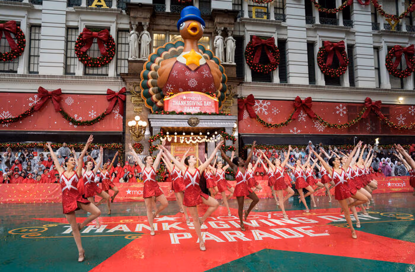 Photos: DEATH BECOMES HER, Idina Menzel, & More at the Macy's Thanksgiving Day Parade  Image