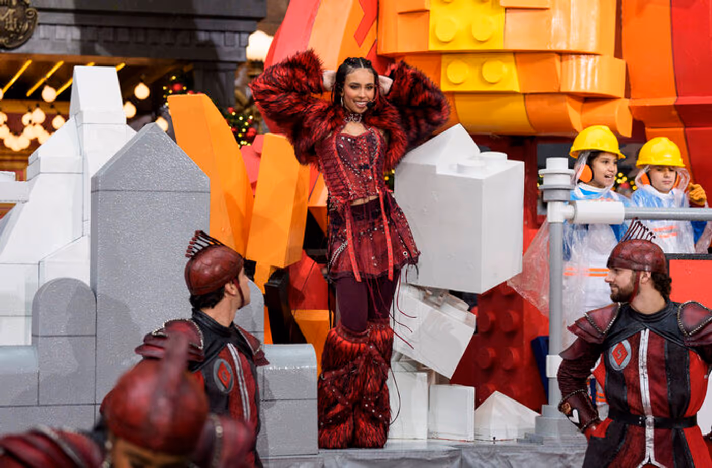 Photos: DEATH BECOMES HER, Idina Menzel, & More at the Macy's Thanksgiving Day Parade  Image