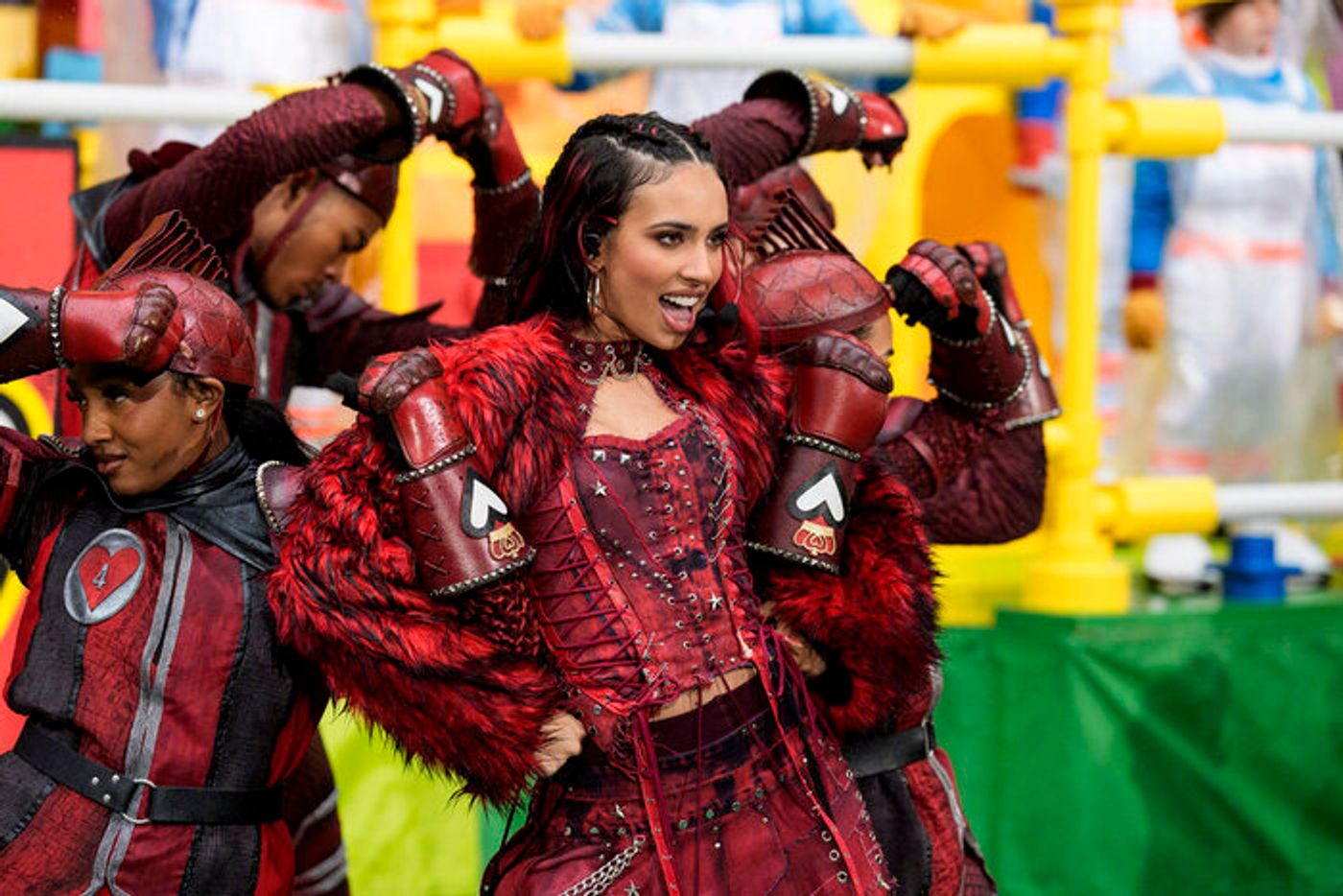 Photos: DEATH BECOMES HER, Idina Menzel, & More at the Macy's Thanksgiving Day Parade  Image