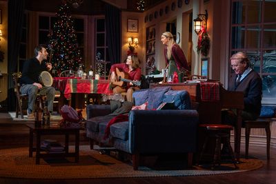 Zachary Quinto, Mare Winningham, Shailene Woodley, David Rasche Photo