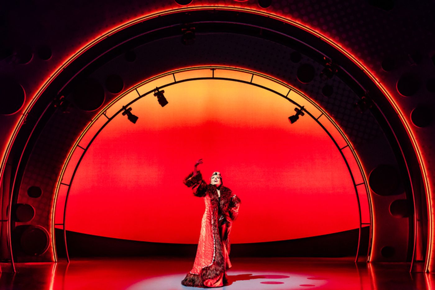 Photos: Kerry Ellis Joins UK Tour of 101 DALMATIANS THE MUSICAL  Image