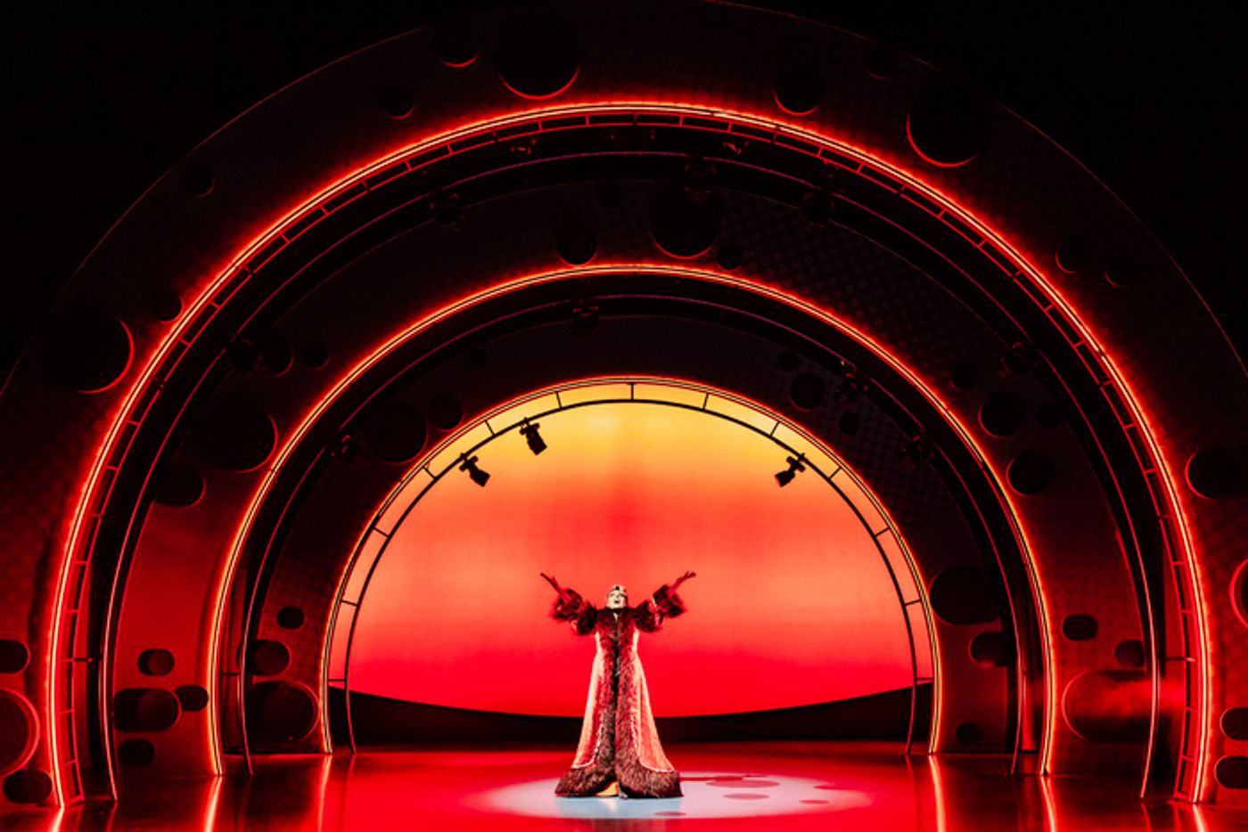 Photos: Kerry Ellis Joins UK Tour of 101 DALMATIANS THE MUSICAL  Image