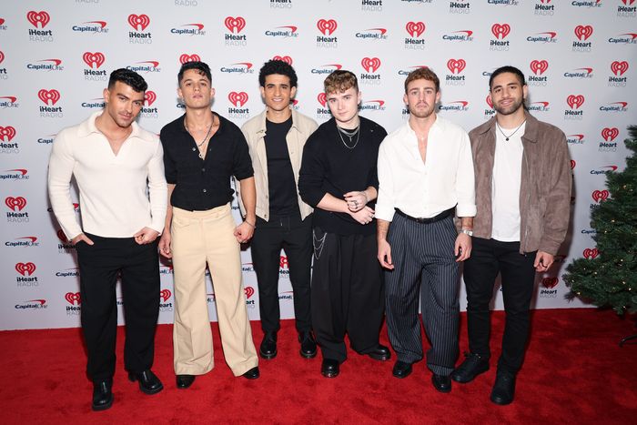 Photos: Inside iHeartRadio's Jingle Ball with Meghan Trainor, Paris Hilton, & More — photo 20 of 34