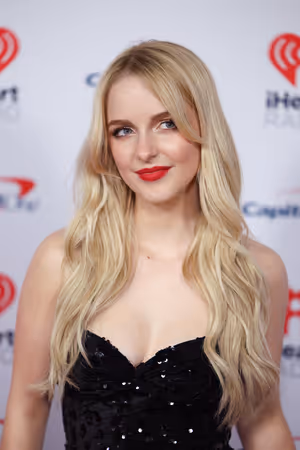 Mckenna Grace @ BroadwayWorld Mckenna Grace Photo