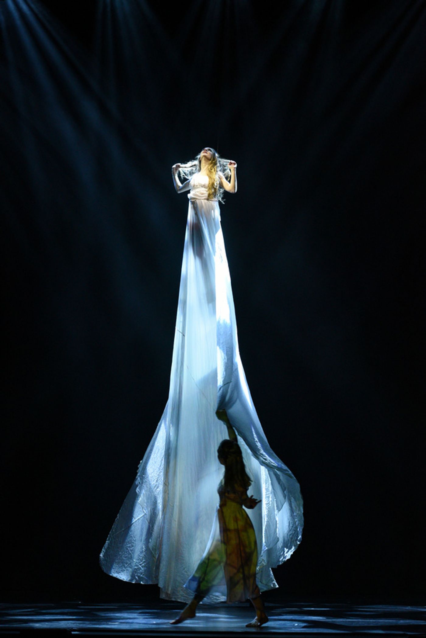 Photos: MOMIX to Bring ALICE to the Warner Theatre in January Photos: MOMIX to Bring ALICE to the Warner Theatre in January Image