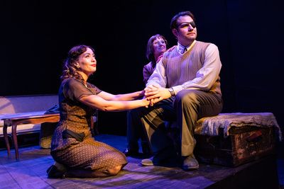 Katherine Schwartz (Agnes Eggling), Shannon Bachelder (Annabella Gotchling), Ra l Alo Photo