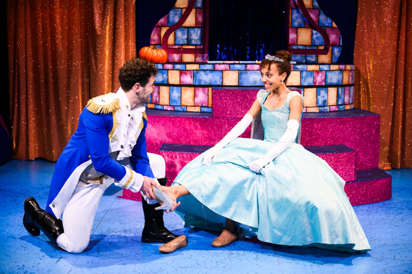 Photos: CINDERELLA At King's Head Theatre  Image