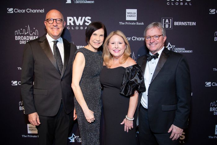 Photos: Laura Benanti Honored At 2024 BROADWAY DREAMS Gala — photo 6 of 35