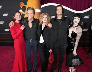 Sosie Bacon, Kevin Bacon, Kyra Sedgwick, Travis Bacon and Angelina Sambrotto @ BroadwayWorld Sosie Bacon, Kevin Bacon, Kyra Sedgwick, Travis Bacon and Angelina Sambrotto Photo