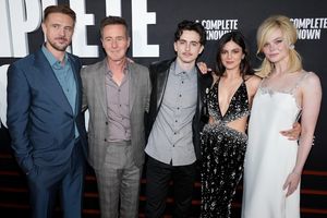Boyd Holbrook, Edward Norton, Timothée Chalamet, Monica Barbaro and Elle Fanning @ BroadwayWorld Boyd Holbrook, Edward Norton, Timothée Chalamet, Monica Barbaro and Elle Fanning Photo