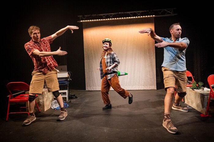Photos: HOLD ONTO YOUR BUTTS At Arcola Theatre — photo 4 of 12