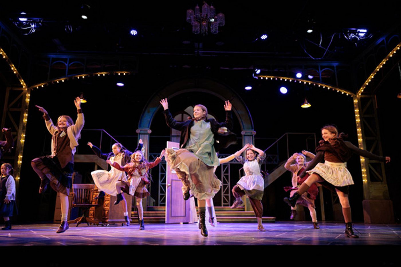 Photos: First Look At ANNIE At The Encore Musical Theatre Company  Image