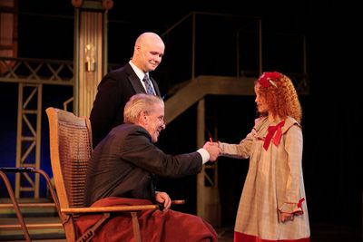 David Moan (Oliver Warbucks), Dan Morrison (FDR), Ellen Gruber (Annie) Photo