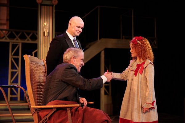 David Moan (Oliver Warbucks), Dan Morrison (FDR), Ellen Gruber (Annie) Photo