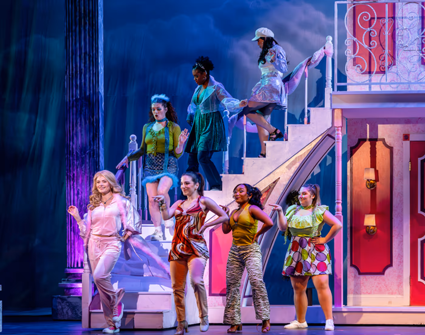 Photos: LEGALLY BLONDE: THE MUSICAL At Music Theater Works Photos: LEGALLY BLONDE: THE MUSICAL At Music Theater Works Image