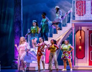 Kayla Shipman, Morgan Schoenecker,

Madison Jaffe-Richter, Selena Robinson, Kiana Bev Photo