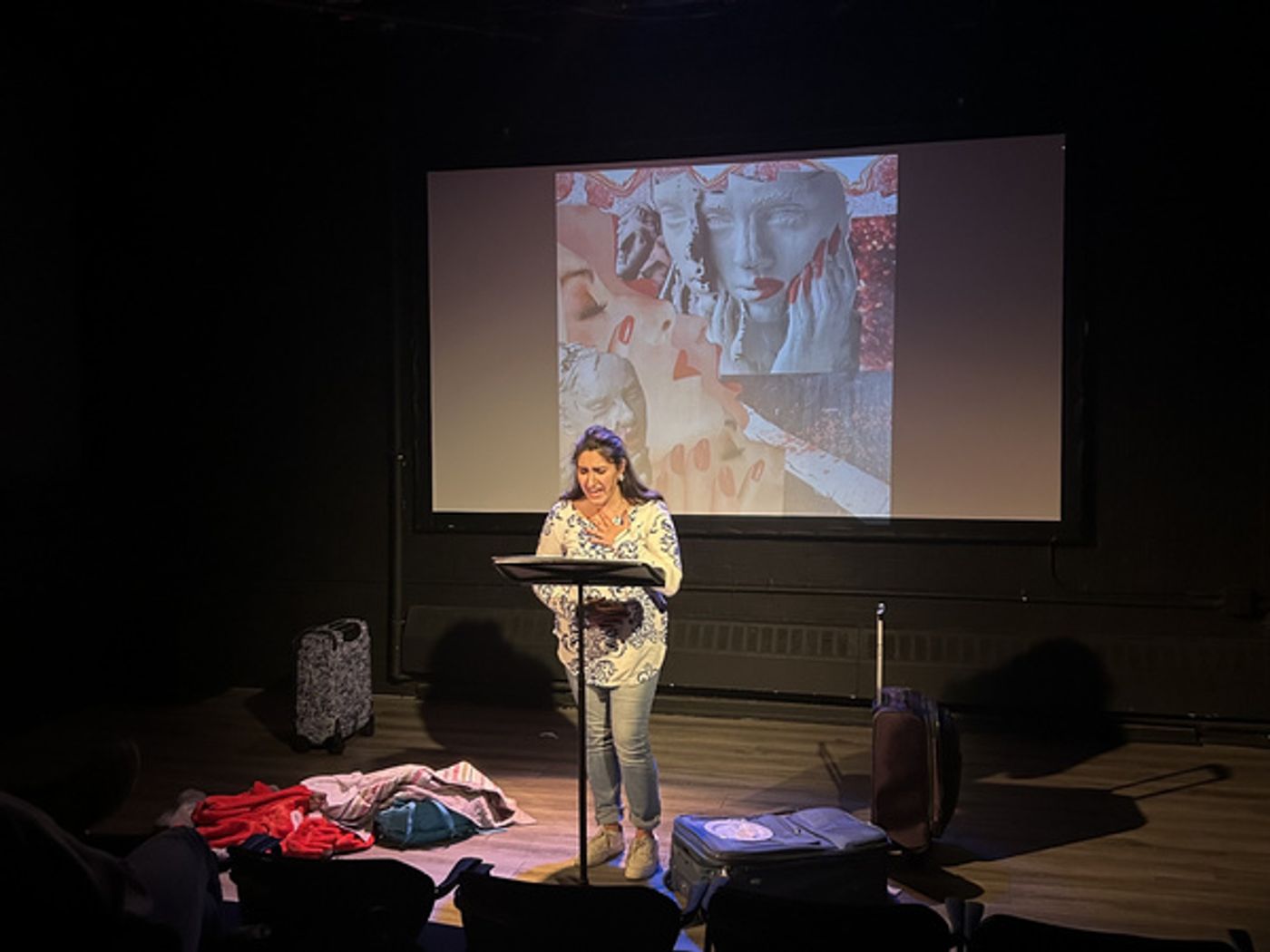 Photos: BAGGAGE AT THE DOOR En Español at The Chain Studio Theater  Image