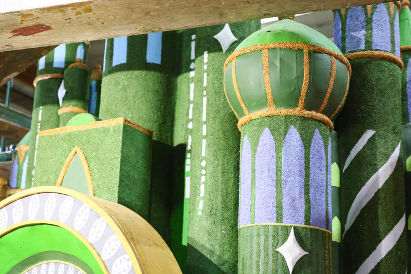 Photos: WICKED Float Comes to Pasadena's Rose Parade  Image