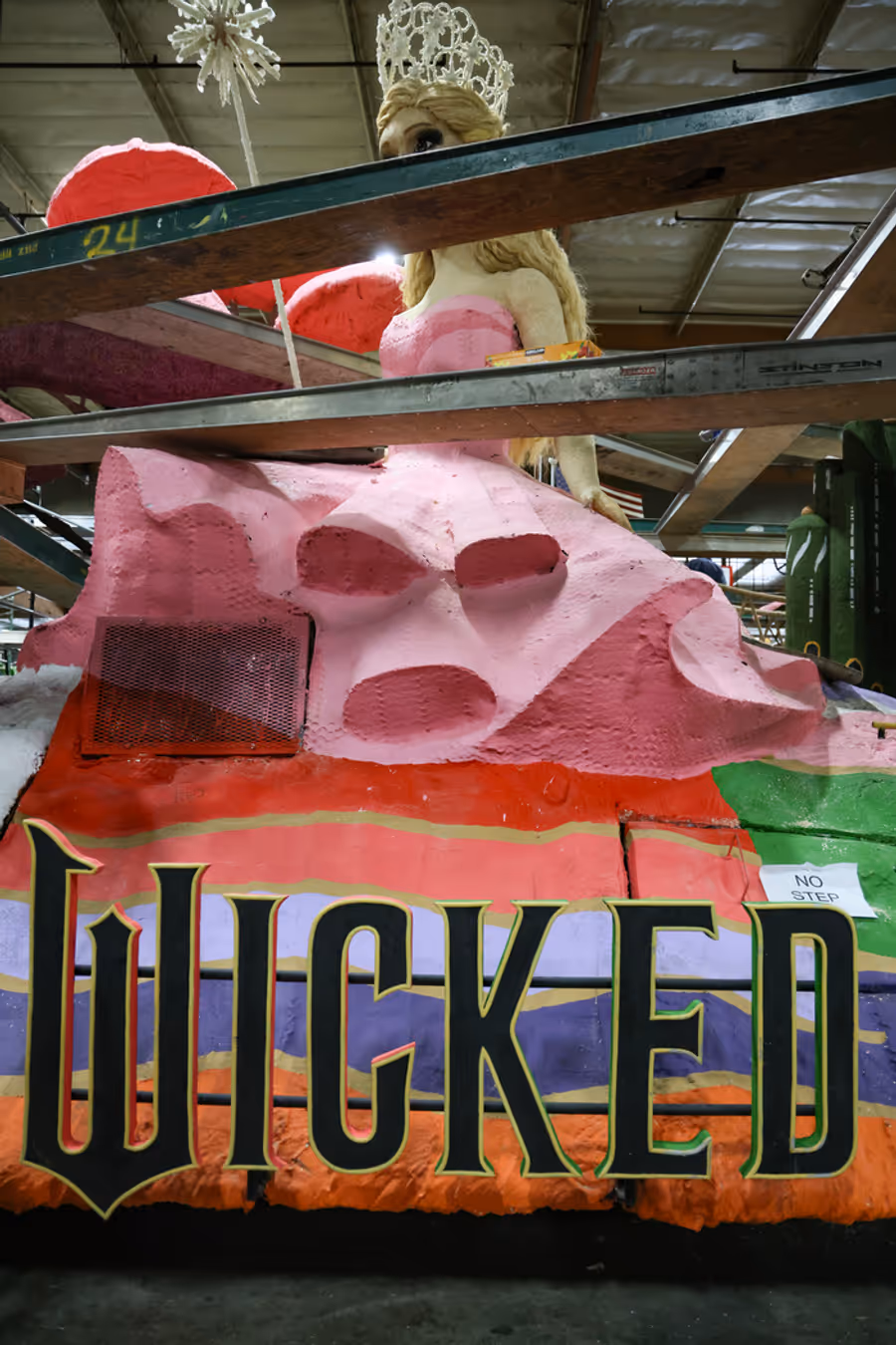 Photos: WICKED Float Comes to Pasadena's Rose Parade Image