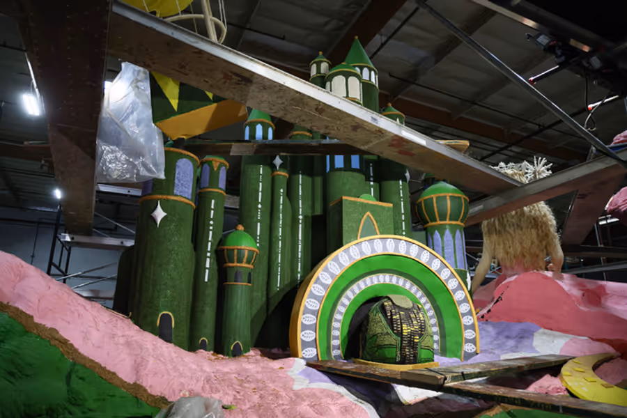 Photos: WICKED Float Comes to Pasadena's Rose Parade Image