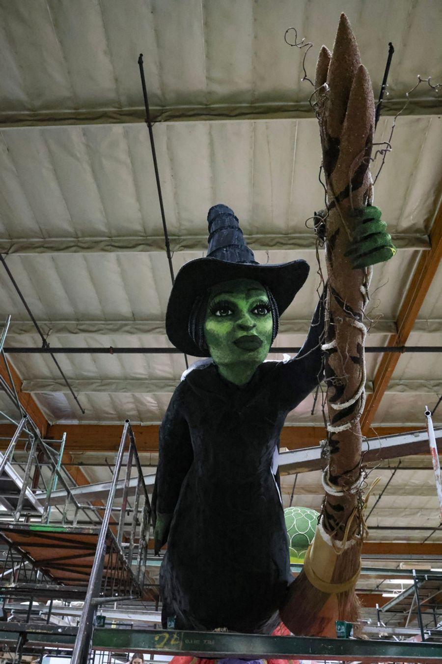 Photos: WICKED Float Comes to Pasadena's Rose Parade Image