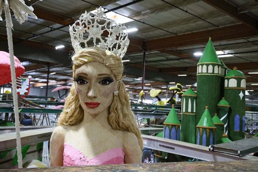 Photos: WICKED Float Comes to Pasadena's Rose Parade Image