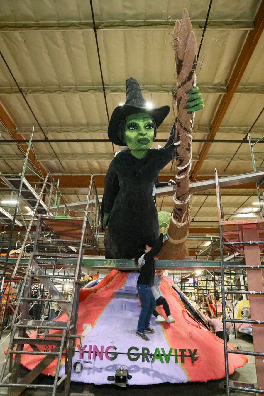Photos: WICKED Float Comes to Pasadena's Rose Parade Image