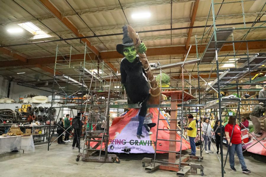 Photos: WICKED Float Comes to Pasadena's Rose Parade Image