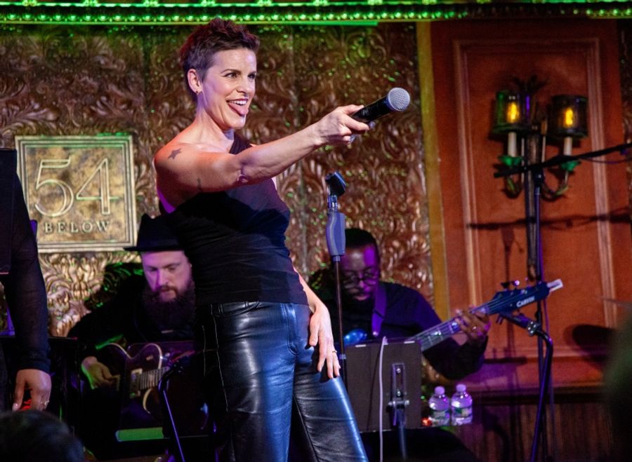 Review: 54 Below Crowd Has Amazing NEW YEAR'S EVE WITH JENN COLELLA Image