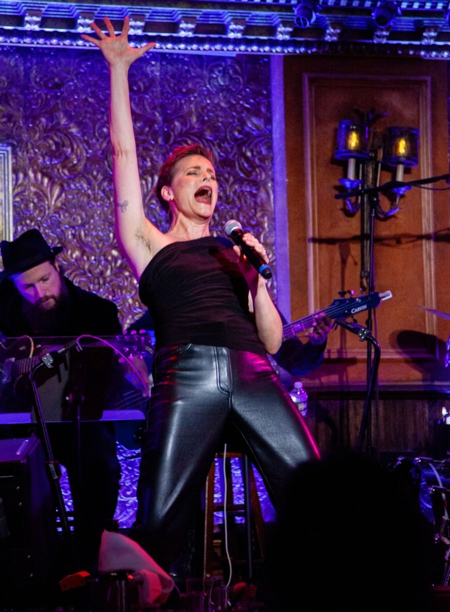 Review: 54 Below Crowd Has Amazing NEW YEAR'S EVE WITH JENN COLELLA Image