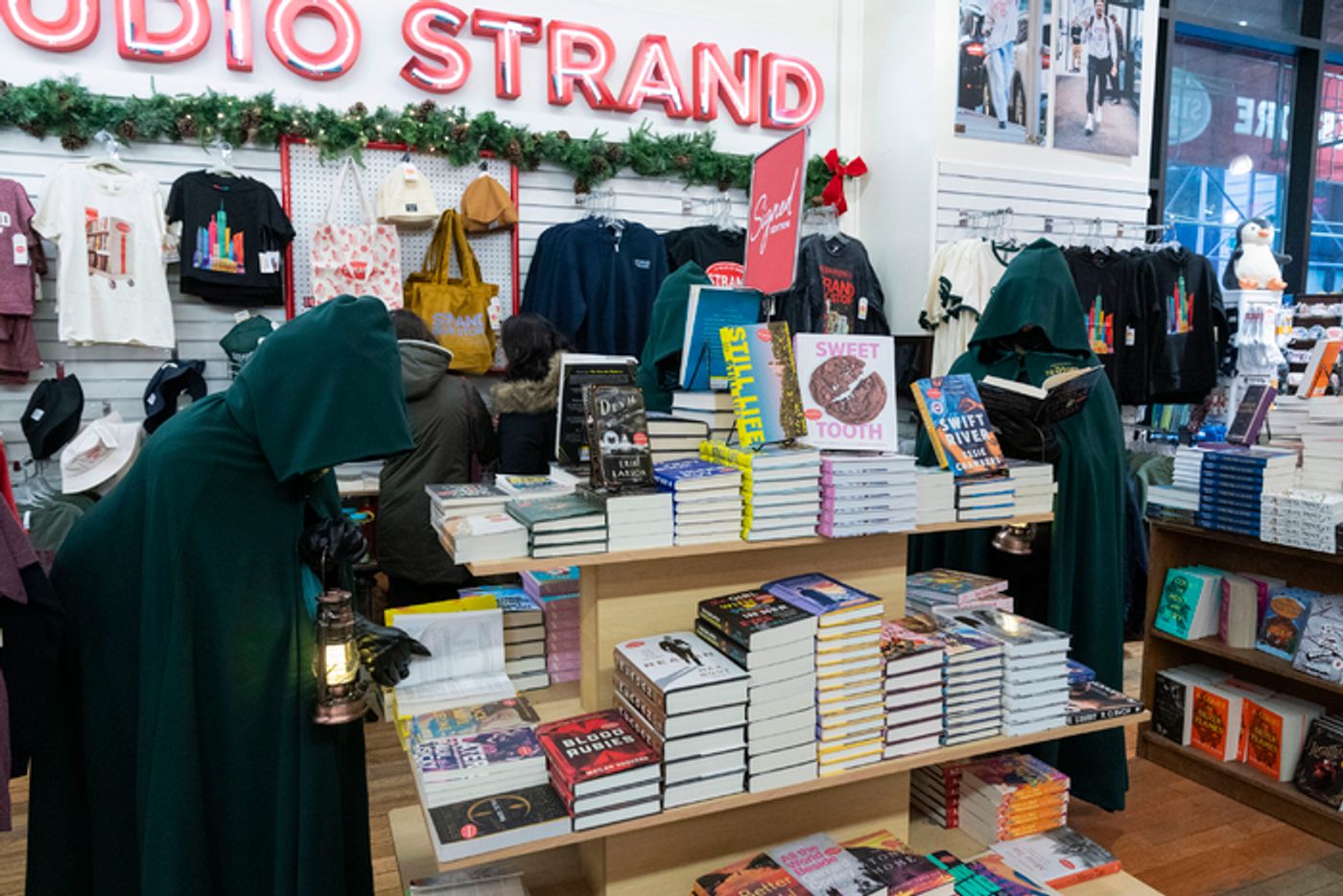 Photos: Alan Cumming & THE TRAITORS Take Over NYC to Celebrate Season 3 Photos: Alan Cumming & THE TRAITORS Take Over NYC to Celebrate Season 3 Image