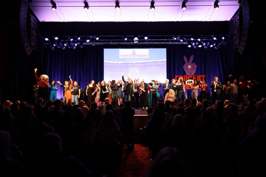 PHOTOS: Las estrellas se unen en un concierto solidario por la esperanza y la justicia Image