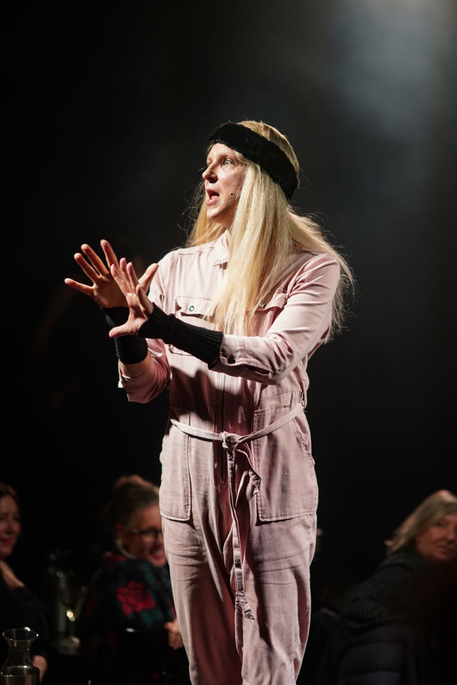 Photos: GWYNETH GOES SKIING Arrives Off-Broadway Image