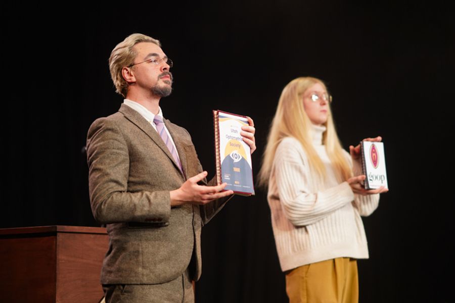 Photos: GWYNETH GOES SKIING Arrives Off-Broadway Image
