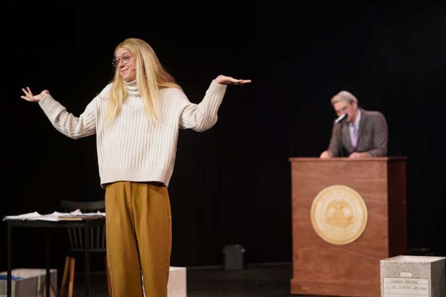 Photos: GWYNETH GOES SKIING Arrives Off-Broadway Image