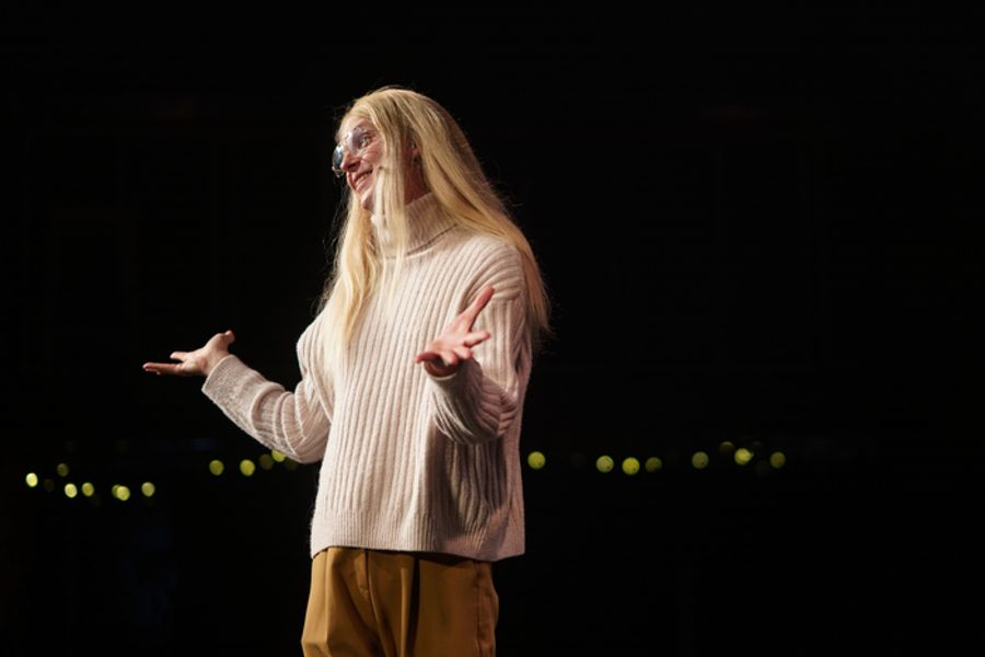 Photos: GWYNETH GOES SKIING Arrives Off-Broadway Image