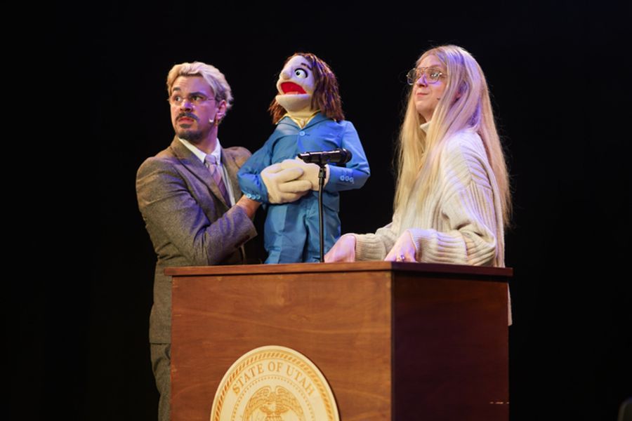 Photos: GWYNETH GOES SKIING Arrives Off-Broadway Image