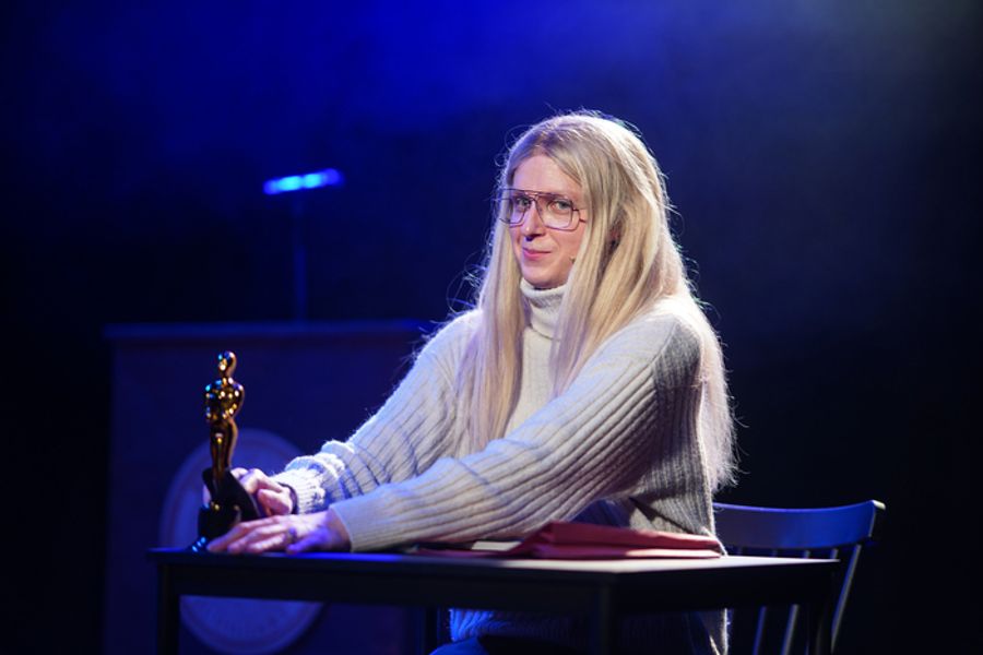 Photos: GWYNETH GOES SKIING Arrives Off-Broadway Image