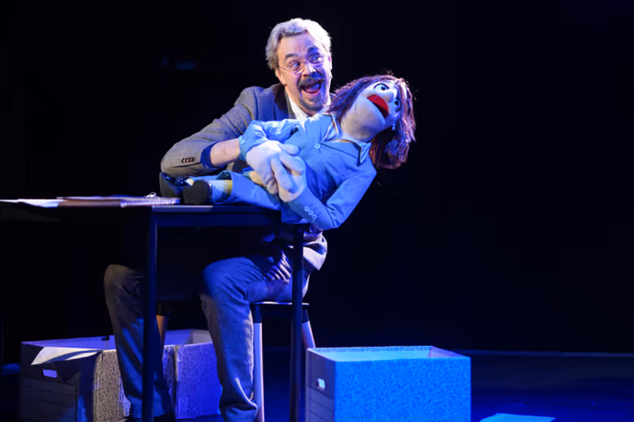 Photos: GWYNETH GOES SKIING Arrives Off-Broadway Image