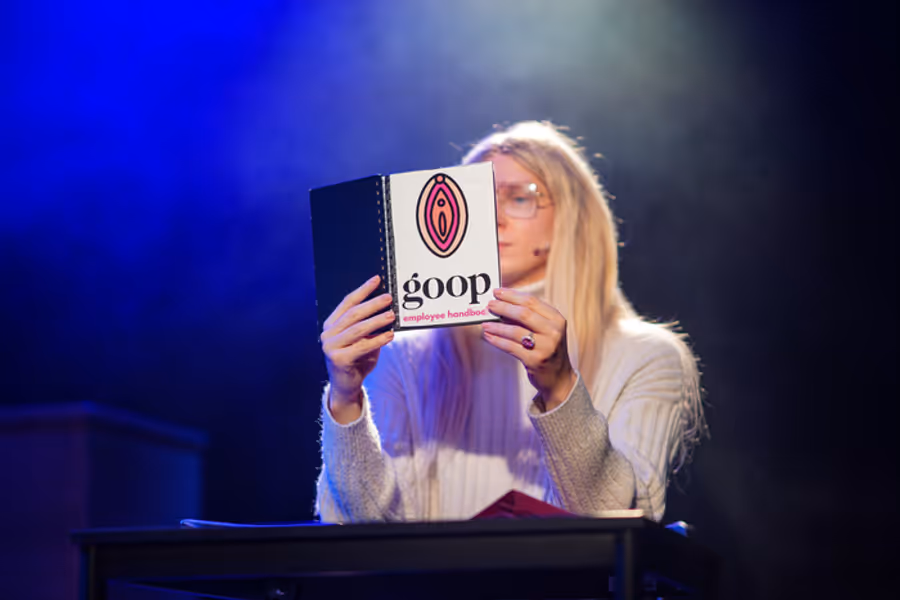 Photos: GWYNETH GOES SKIING Arrives Off-Broadway Image