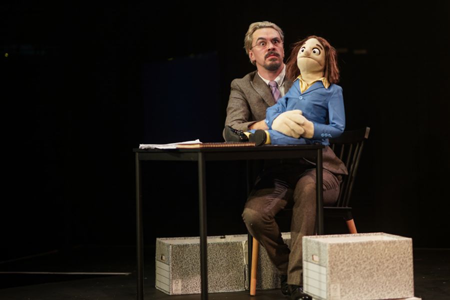 Photos: GWYNETH GOES SKIING Arrives Off-Broadway Image