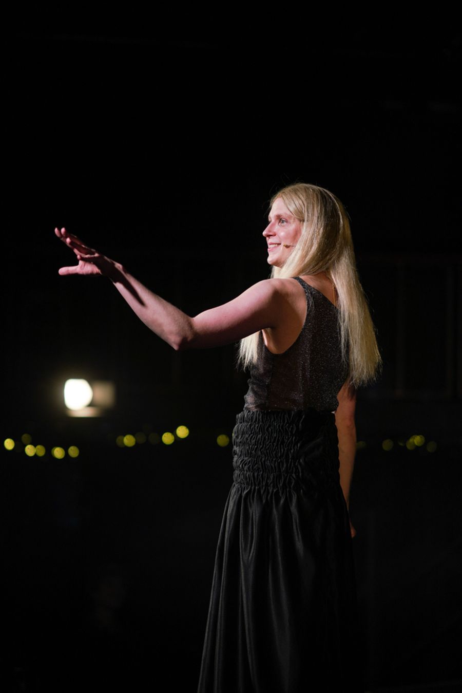 Photos: GWYNETH GOES SKIING Arrives Off-Broadway Image