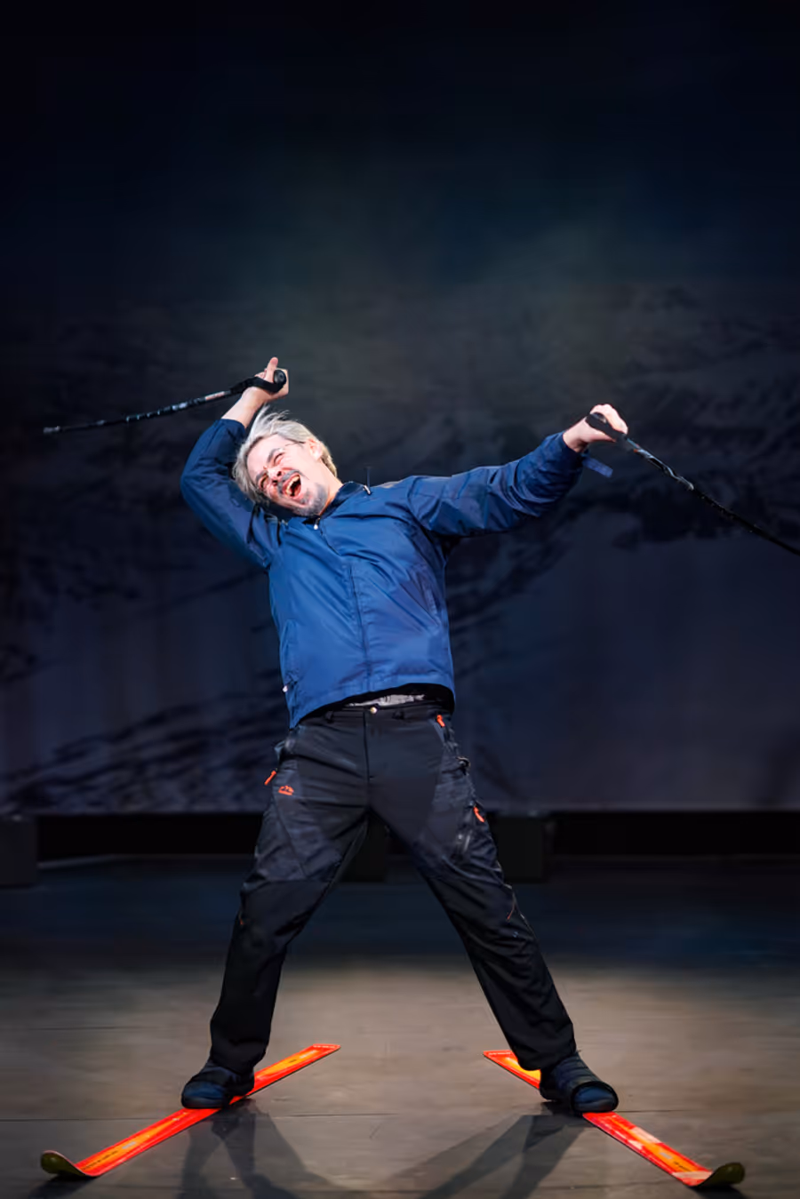 Photos: GWYNETH GOES SKIING Arrives Off-Broadway Image