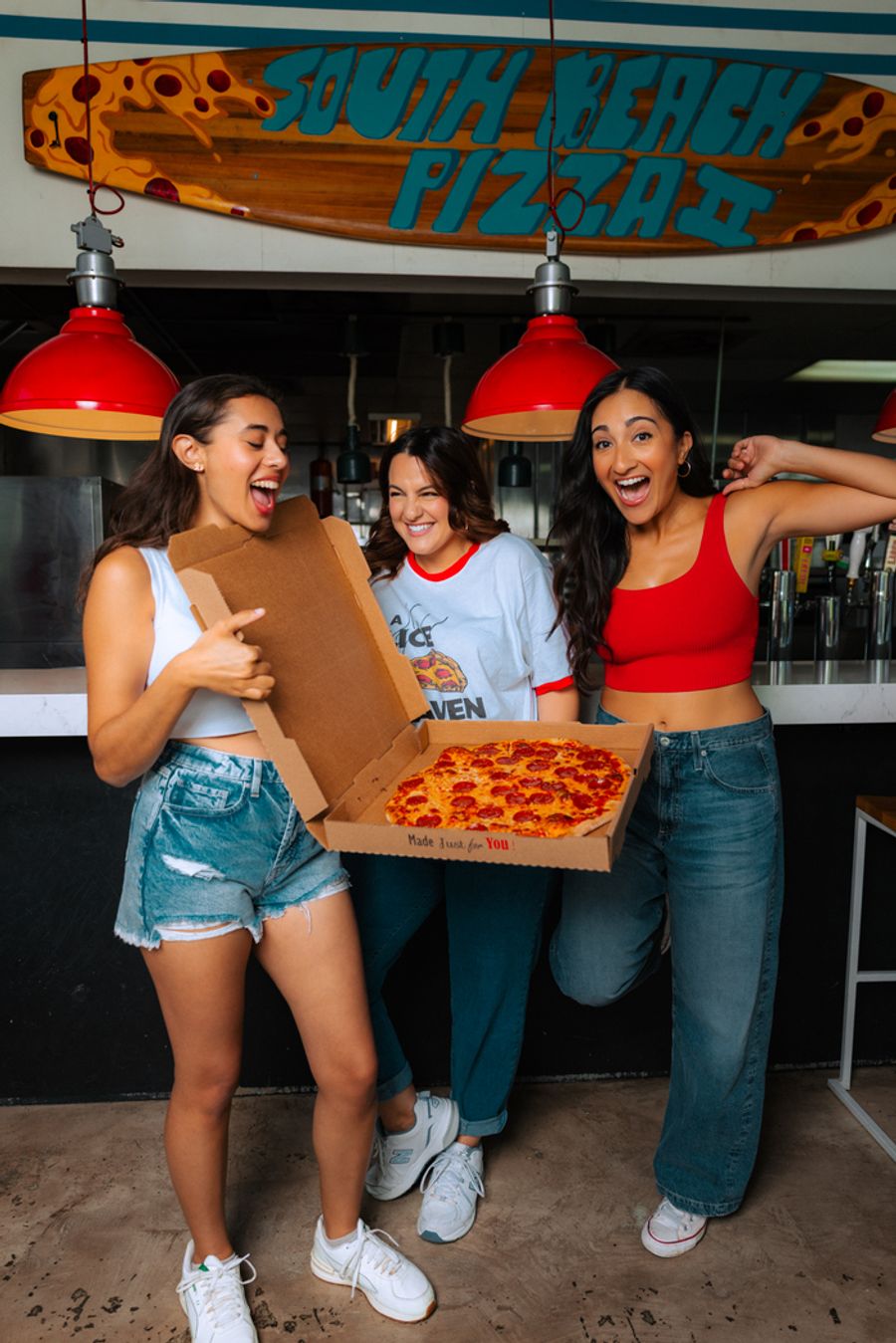 Photos: MYSTIC PIZZA Stars Hang at Florida Pizza Joint Before Paper Mill Playhouse Debut  Image