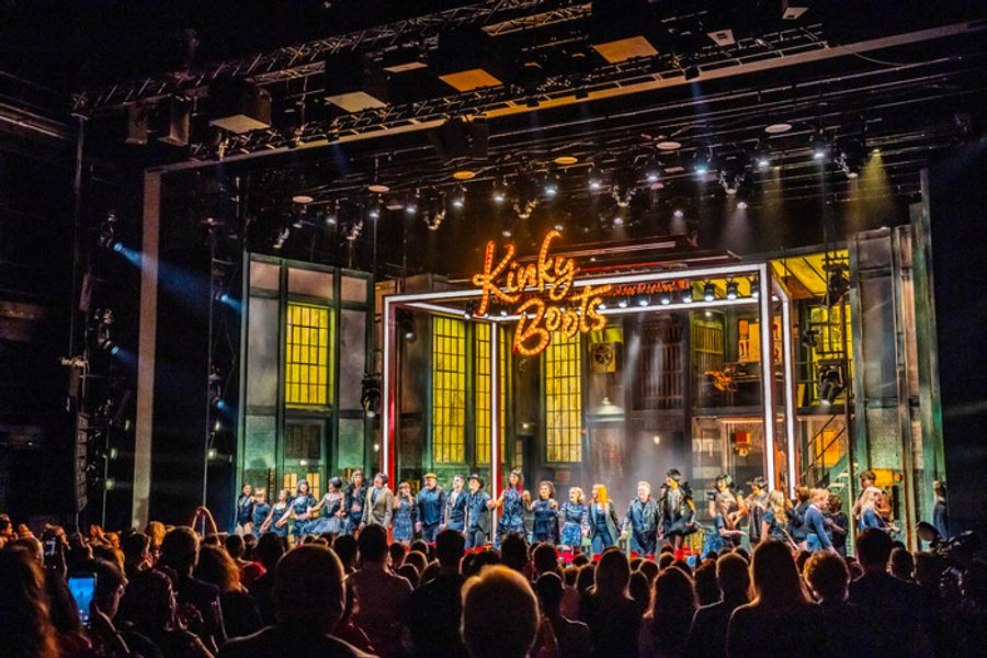 Photos: KINKY BOOTS UK Tour Opens at Curve, Leicester Image
