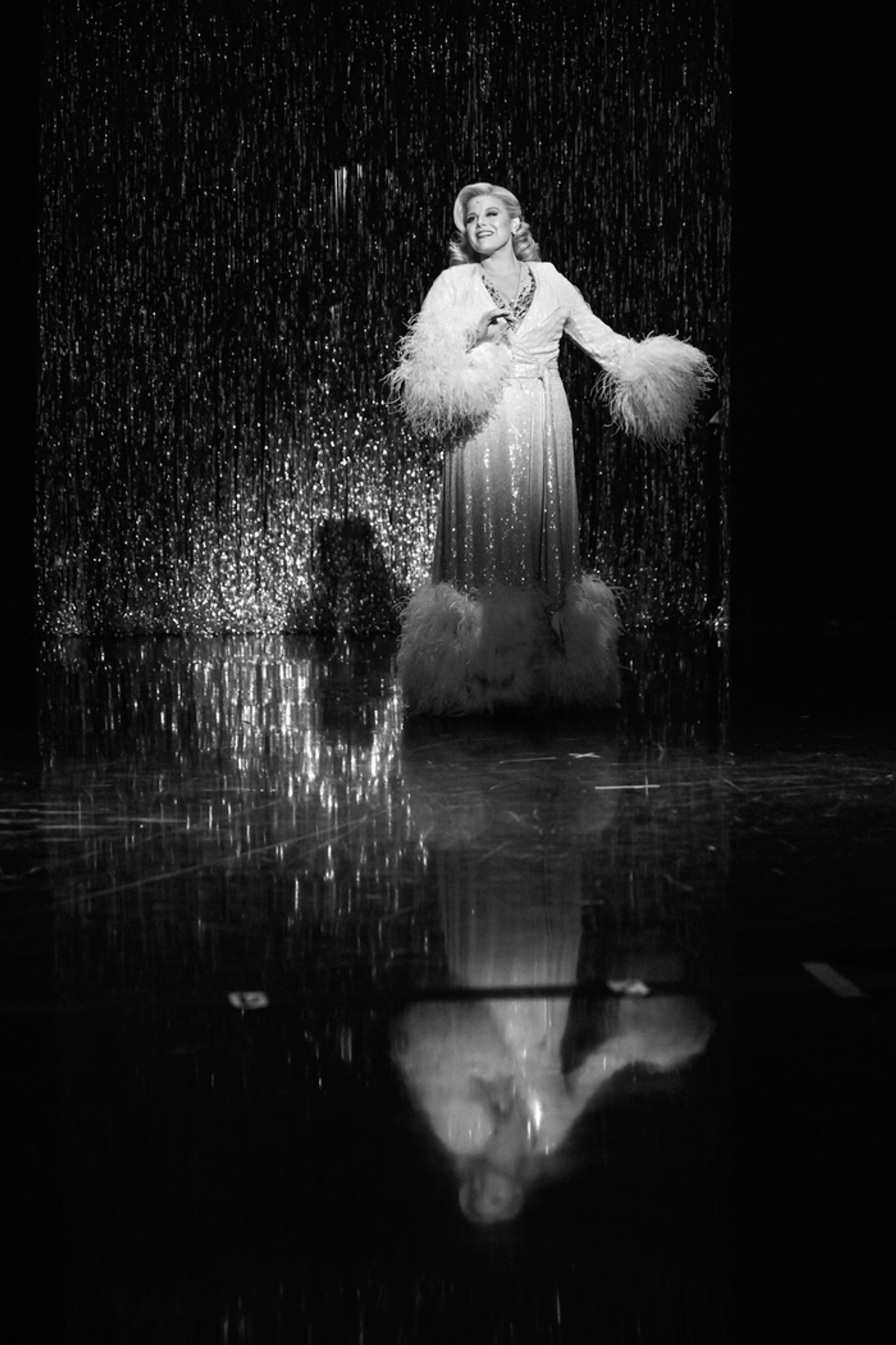 Exclusive Photos: DEATH BECOMES HER Cast Performs on THE TONIGHT SHOW  Image